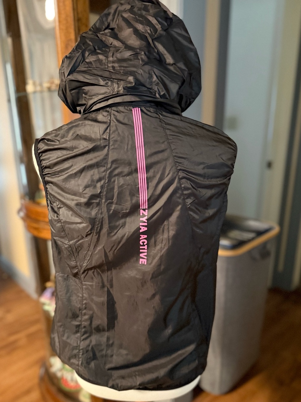 Zyia Active Women's Black Trainer Hooded Vest Windbreaker Packable - Picture 5 of 14